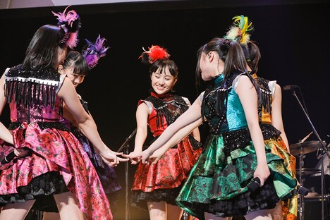 ももいろクローバーZ（photo by HAJIME KAMIIISAKA）