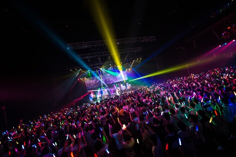 Pile「Pile Asia Tour 『Happy New Year 2017 Special Live』」東京・TOKYO DOME CITY HALL公演の様子。（撮影：田中聖太郎）