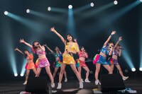 「アップアップガールズ（仮） CD/J 16-17 カウントダウンジャンパー！」の様子。（写真提供：YU-Mエンターテインメント）