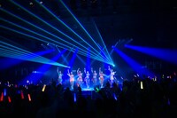 「アップアップガールズ（仮） CD/J 16-17 カウントダウンジャンパー！」の様子。（写真提供：YU-Mエンターテインメント）