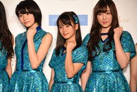 モーニング娘。'17新メンバーの加賀楓（左）と横山玲奈（中央）。娘。リーダーでハロプロのサブリーダーに就任した譜久村聖（右）。