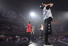 スラッシャーの大合唱を受け止めるDISH//。