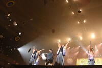 2017年1投目の紙皿投げを行うDISH//。