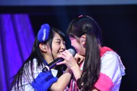 左から辻野かなみ、小泉遥香。