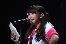 サンタへの手紙を読み上げる小泉遥香。