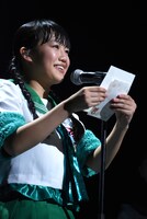 サンタへの手紙を読み上げる吉川ひより。