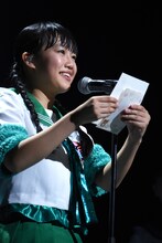 サンタへの手紙を読み上げる吉川ひより。