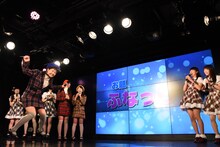 「ユニット混合ジェスチャー対決」でふなっしーのジェスチャーをする我妻桃実。