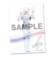 アルバムの店頭購入特典として配布されるポスターのサンプル。