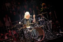 IWASAKI（Dr）（撮影：柴田恵理）