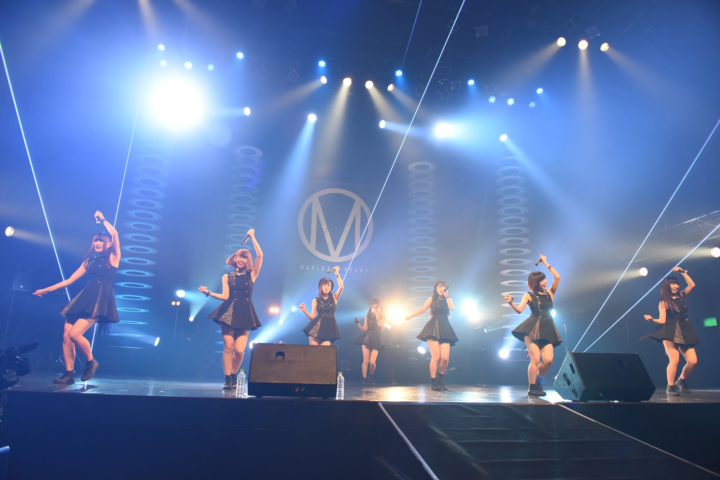 「MAPLEZ 4th ANNIVERSARY LIVE -アルゴリズムと分岐点-」の様子。（写真提供：MAPLE INC.）