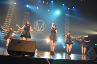 「MAPLEZ 4th ANNIVERSARY LIVE -アルゴリズムと分岐点-」の様子。（写真提供：MAPLE INC.）