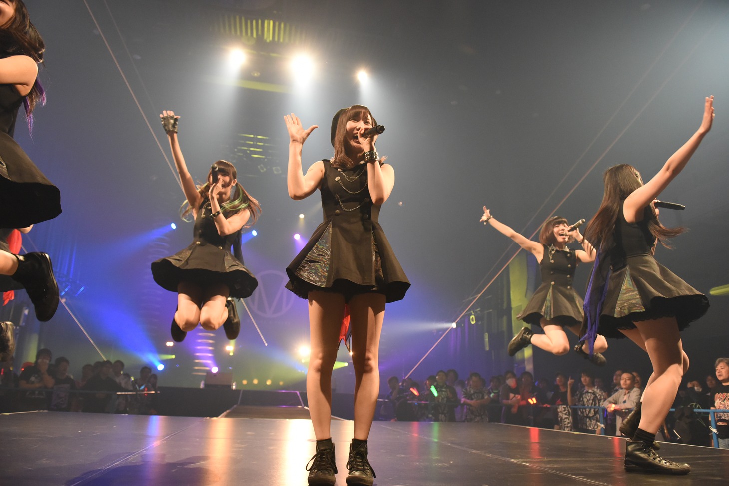 「MAPLEZ 4th ANNIVERSARY LIVE -アルゴリズムと分岐点-」の様子。（写真提供：MAPLE INC.）