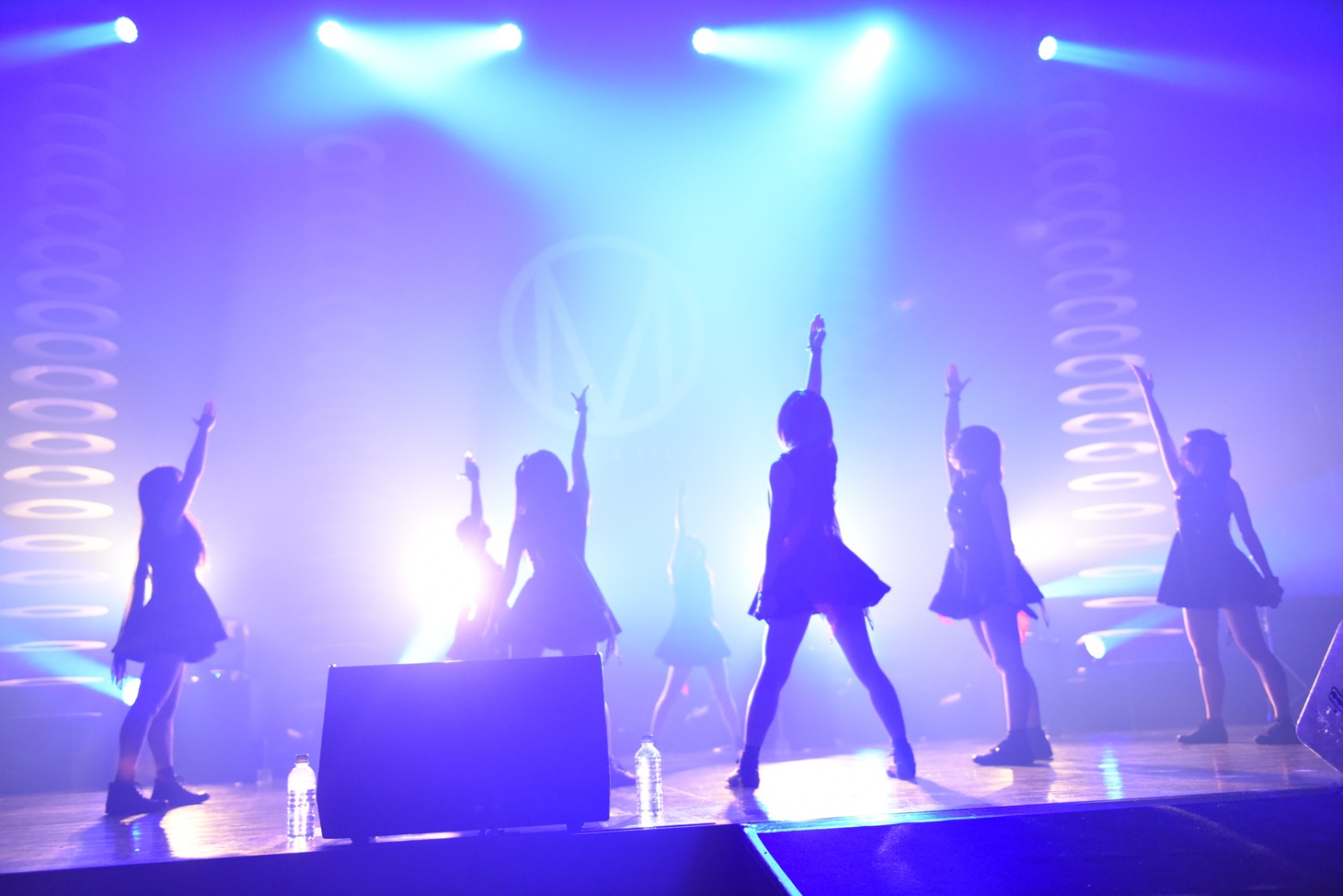 「MAPLEZ 4th ANNIVERSARY LIVE -アルゴリズムと分岐点-」の様子。（写真提供：MAPLE INC.）