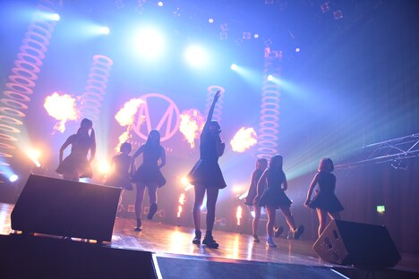 「MAPLEZ 4th ANNIVERSARY LIVE -アルゴリズムと分岐点-」の様子。（写真提供：MAPLE INC.）