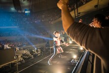T.M.Revolution「T.M.R. LIVE REVOLUTION'16-'17 -Route 20-」東京・日本武道館公演の様子。（写真提供：EPICレコードジャパン）