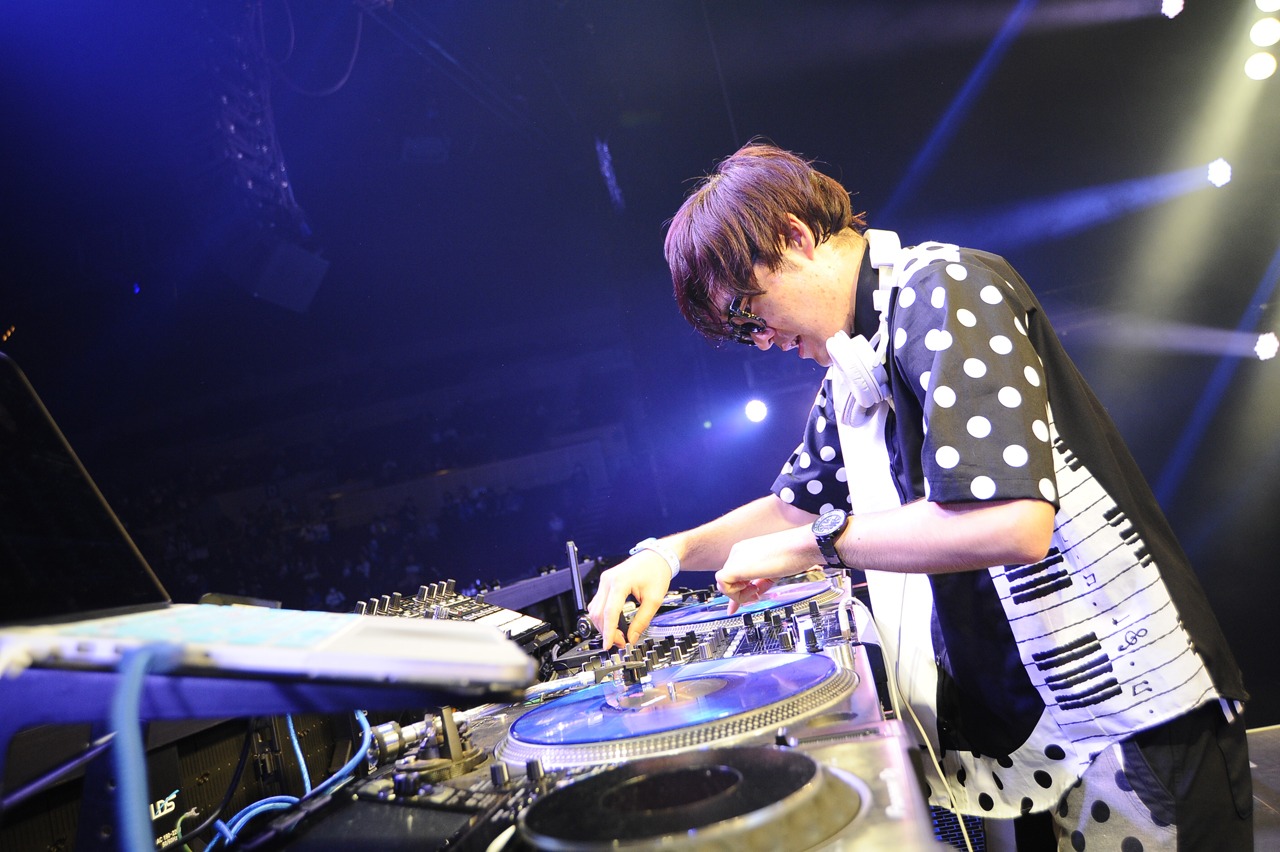 DJ和