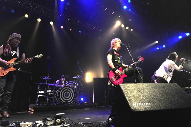 Jソロデビュー20周年に向けた10DAYS走破、ラストはセッションでカバー祭りに