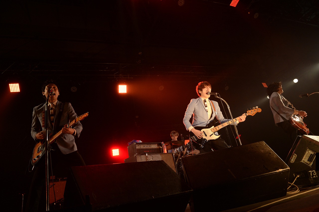 THE BAWDIES