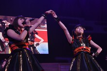 左から星名美怜、中山莉子。