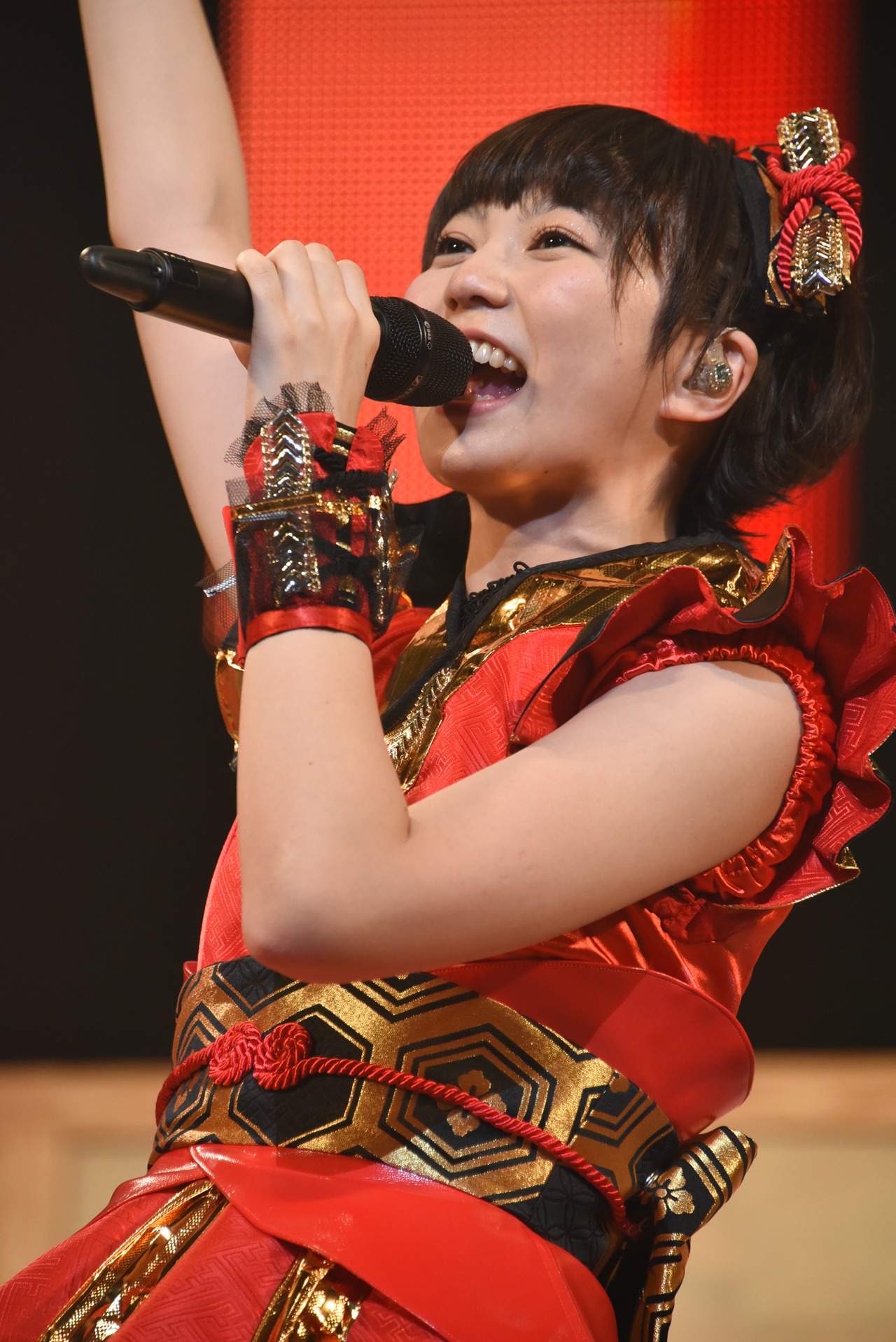 安本彩花