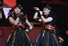 左から中山莉子、小林歌穂。