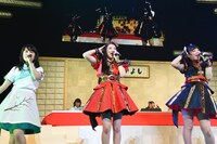 「アイドルばかり聴かないで」を歌うNegicco×エビ中コラボユニット。