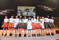 仲よく肩を組むエビ中とNegicco。