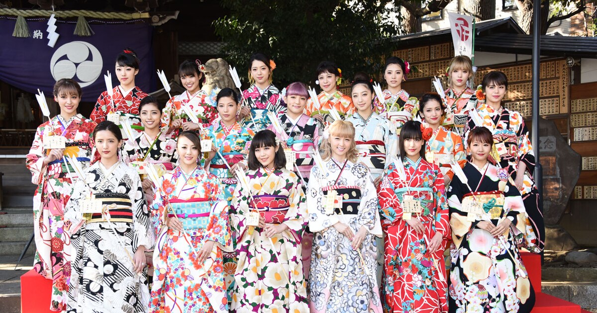 E-girls艶やか晴れ着でヒット祈願、Amiは夏恋に「飲みすぎないでね 