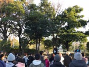 宮崎県内でストリートライブを行う電波少女。（写真提供：アリオラアーティスト）