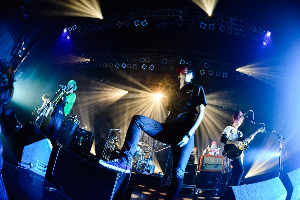 「あけましておめDEAD！今年もよろSICK！2017」の様子。（Photo by Rui Hashimoto）