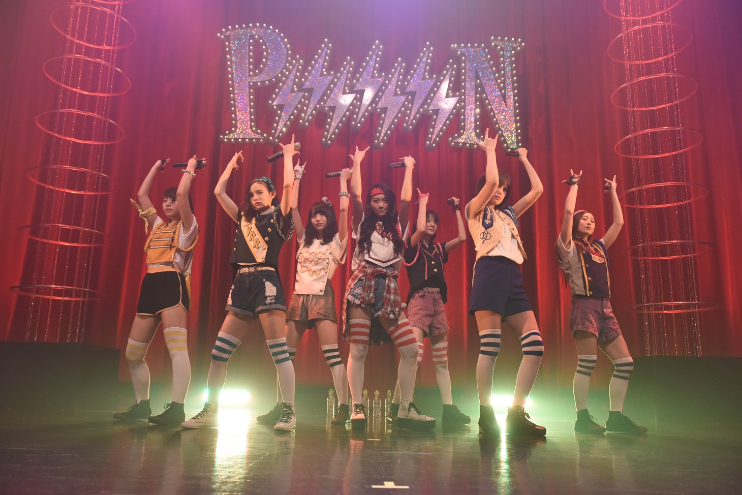 「PiiiiiiiN 3rd ANNIVERSARY LIVE」の様子。