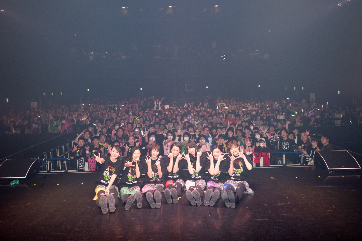 エンディングでの記念撮影の様子。