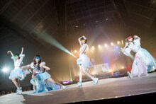 SILENT SIREN「2016年末スペシャルライブ Dream on!」東京・東京体育館公演の様子。 （Photo by Satoshi Hata）