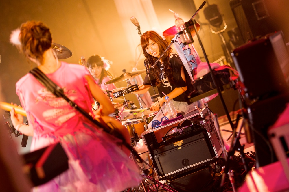SILENT SIREN「2016年末スペシャルライブ Dream on!」東京・東京体育館公演の様子。 （Photo by Satoshi Hata）