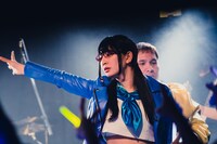 鏡るびい（撮影：二宮ユーキ）