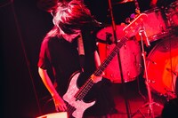 えらめぐみ（B）（撮影：二宮ユーキ）