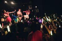 「夏の魔物後夜祭シリーズ アントーニオ本多生誕記念ワンマン ～シン・マモノBAND爆誕～」の様子。（撮影：二宮ユーキ）