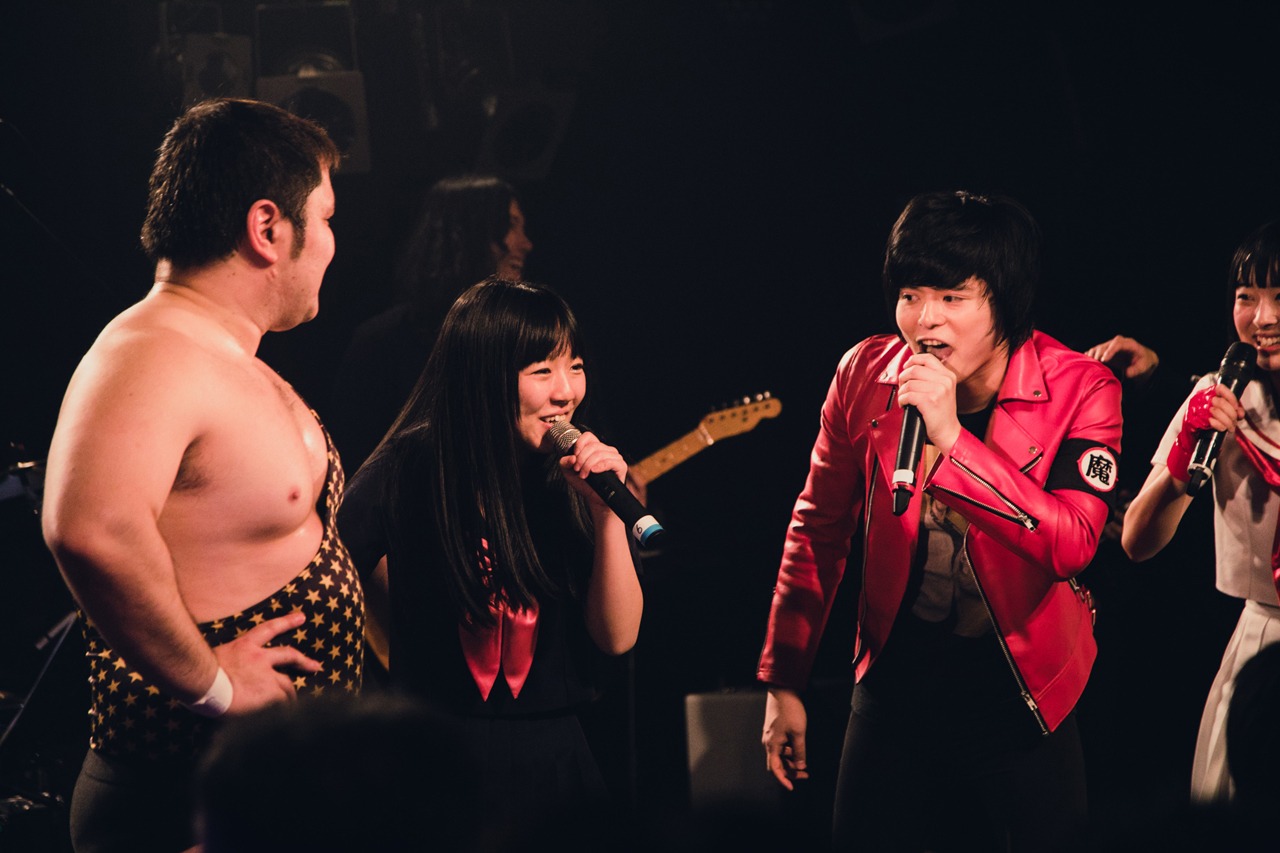 「夏の魔物後夜祭シリーズ アントーニオ本多生誕記念ワンマン ～シン・マモノBAND爆誕～」の様子。（撮影：二宮ユーキ）