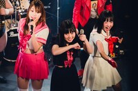 左から塚本舞、麻宮みずほ、泉茉里。（撮影：二宮ユーキ）