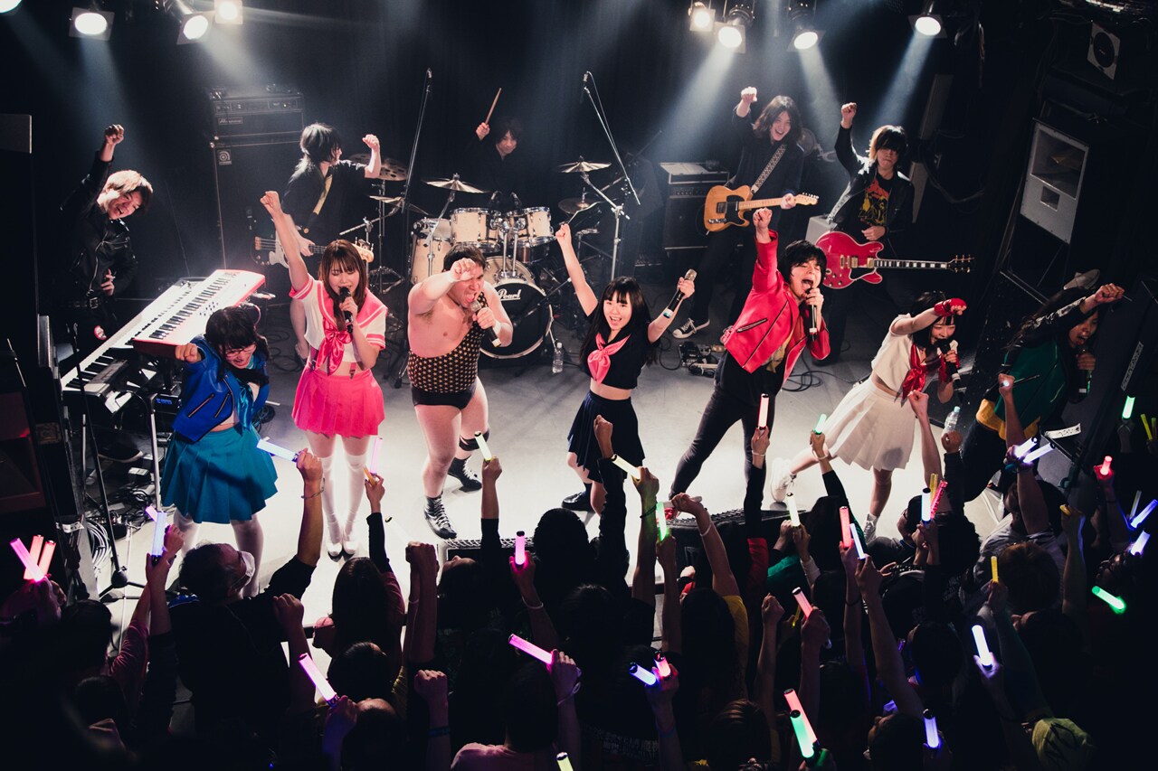 THE 夏の魔物、アントン生誕祭でみずほ加わり7人で熱唱
