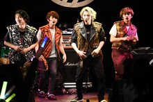 「ザ・ディッシュ～とまらない青春 食欲編～」をパフォ―マンスするDISH//。