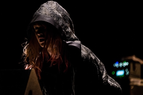 「治外法権-新春だょ全員集合!!2017-」でのBugLugのライブの様子。（撮影：曽我美芽）