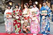 左から北野日奈子、堀未央奈、生田絵梨花、中元日芽香、斎藤ちはる。