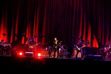 エレファントカシマシ「新春ライブ 2017 日本武道館」の様子。（撮影：岡田貴之）