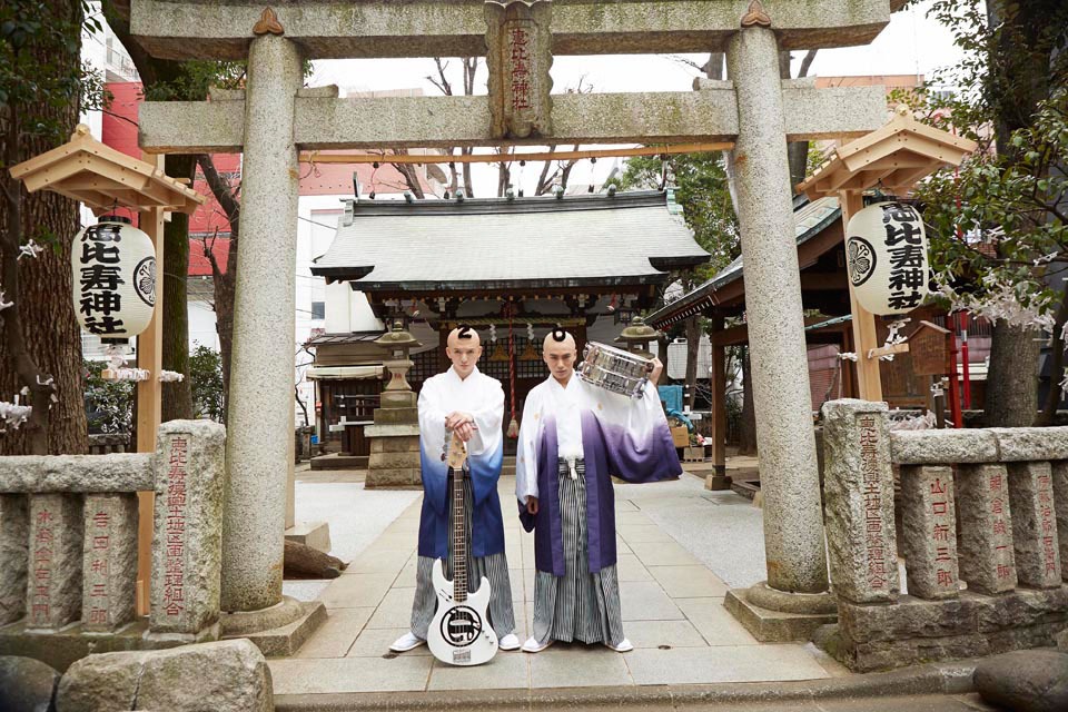 左から小林龍二、泉大智。
