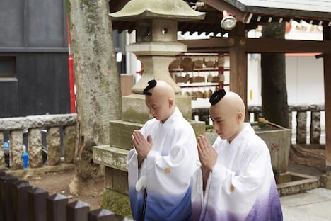 左から小林龍二、泉大智。