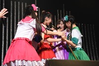 ときめき▽宣伝部に差し入れをせがまれる堀くるみ（たこやきレインボー）。