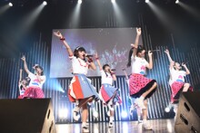 ばってん少女隊とロッカジャポニカによるコラボユニット“ばってんジャポニカ”。