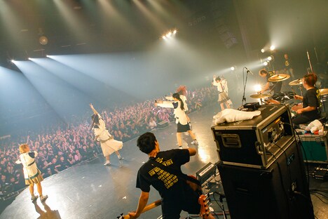 BiSH「NEVERMiND TOUR」1月8日公演の様子。